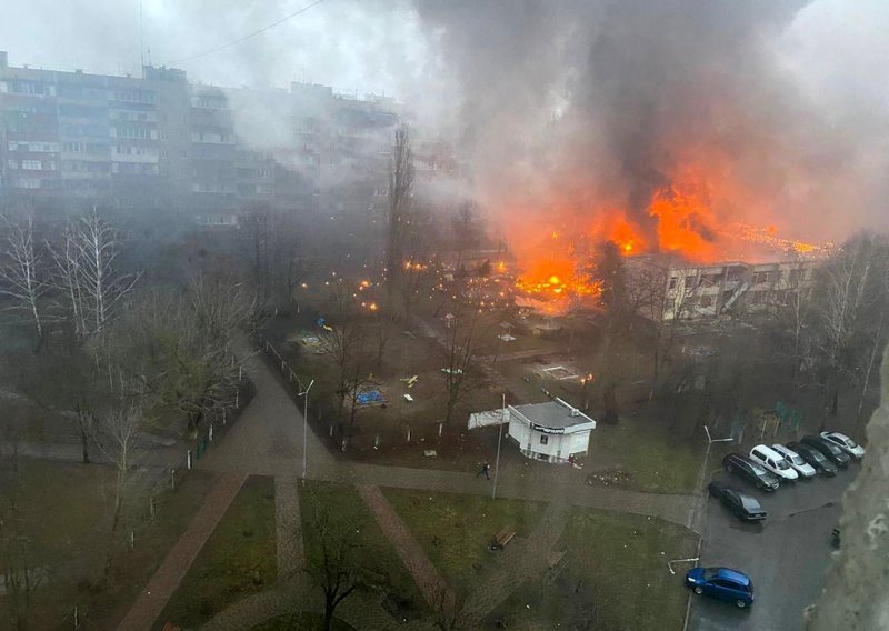 U padu helikoptera kod Kijeva poginulo 17 osoba, među njima ukrajinski ministar unutarnjih poslova i četvero djece