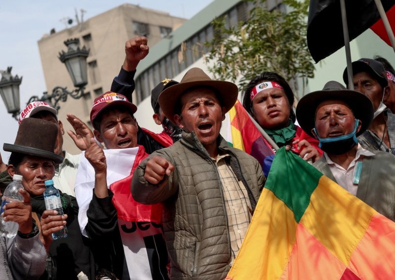 [FOTO] Tisuće prosvjednika pristižu u Limu, žele zauzeti grad