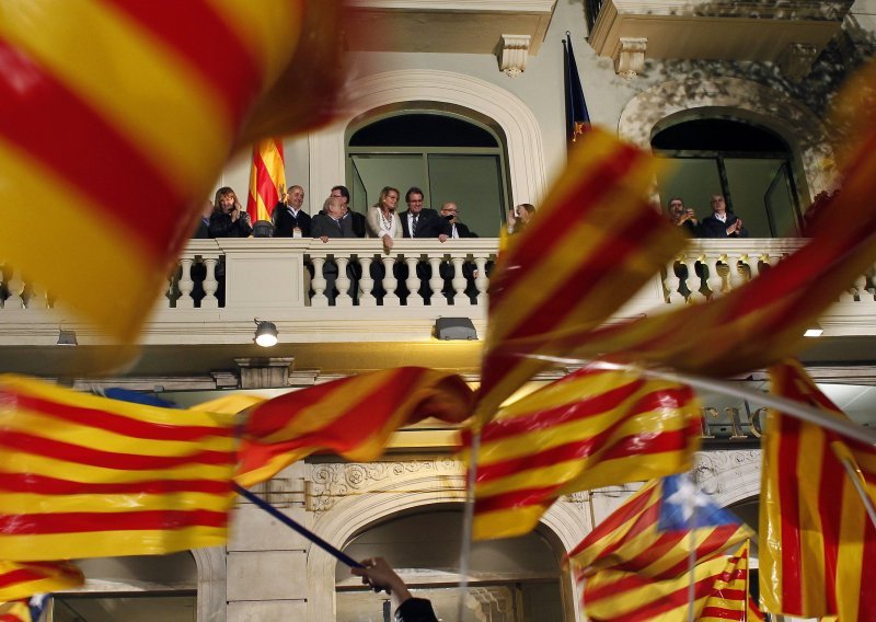 Katalonci održali simboličko izjašnjavanje o neovisnosti