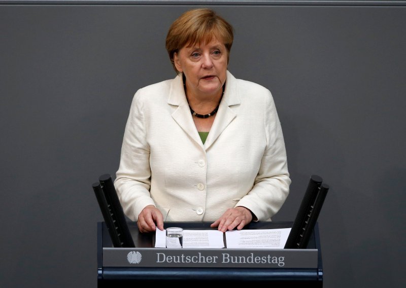 Merkel gubi popularnost, ali nema je tko izazvati za kancelarsku poziciju