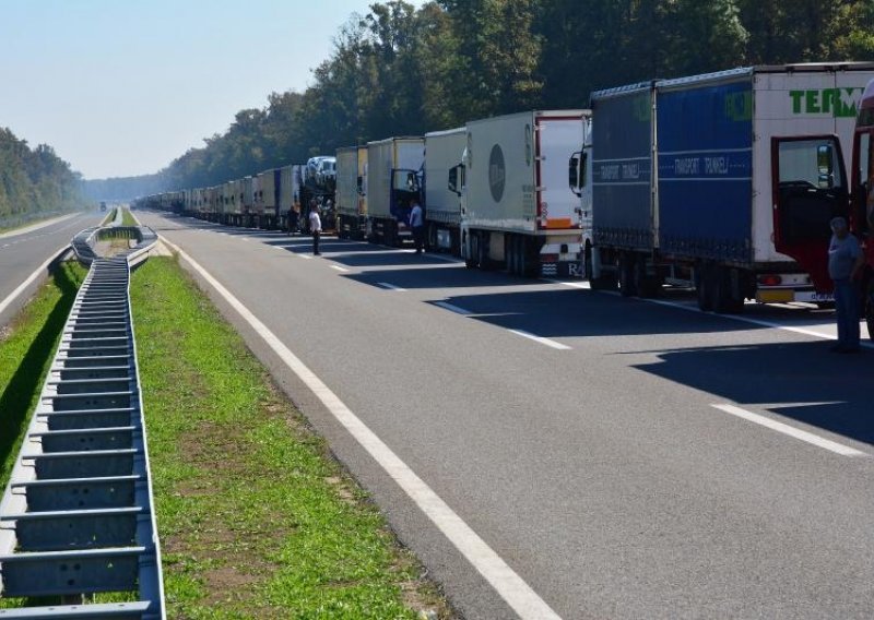 Srbijanski prijevoznici: Šteta od zatvaranja granice 45 milijuna eura