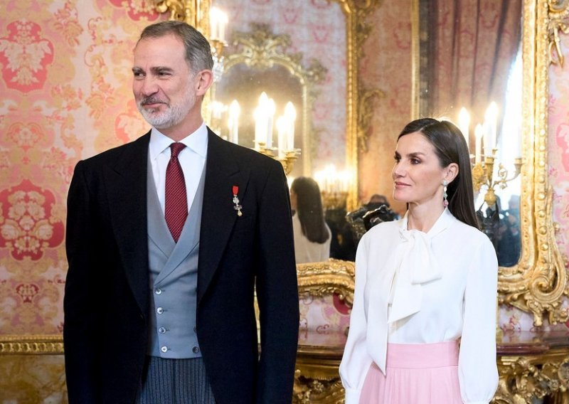 Kraljica Letizia za ovaj stajling inspiraciju je pronašla u svojoj 'dvojnici' - kraljici Raniji
