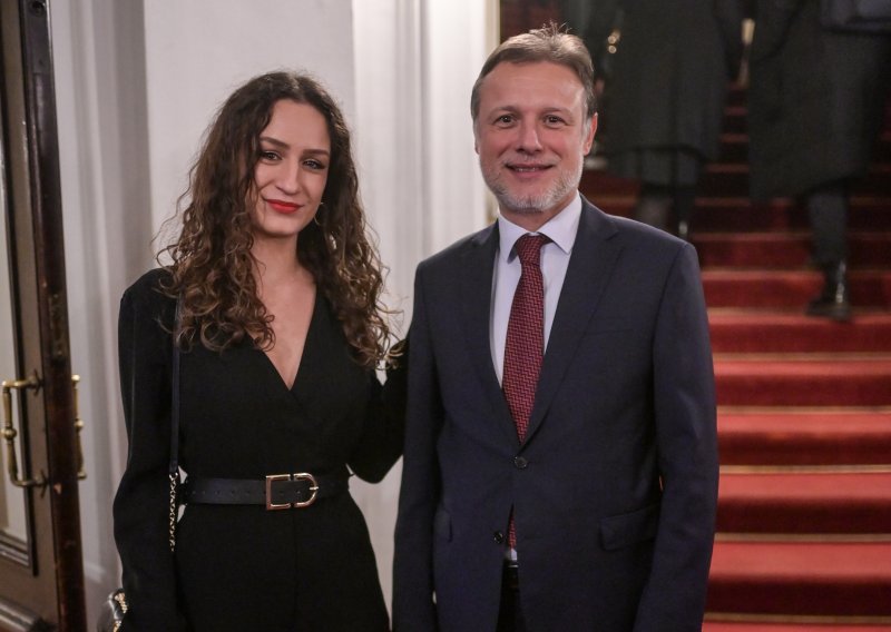 Ponosan na svoju pratnju: Umjesto supruge Sonje, Gordan Jandroković na balet poveo kćer