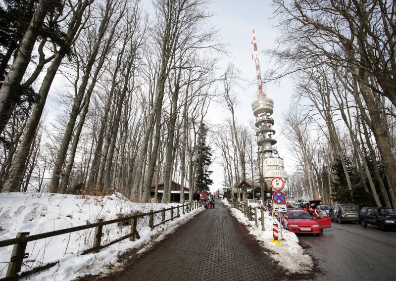 Park prirode Medvednica: Ne prilazite TV tornju Sljeme zbog opasnosti od pada leda
