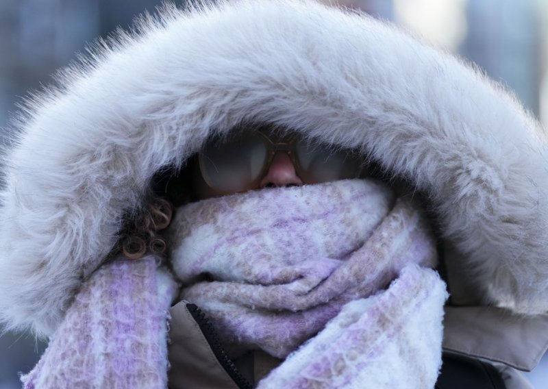 [VIDEO] Amerika i Kanada na udaru rekordnog ledenog vala: Temperature padaju i do -40°C, stiže hladni vjetar koji u 10 minuta uzrokuje ozebline