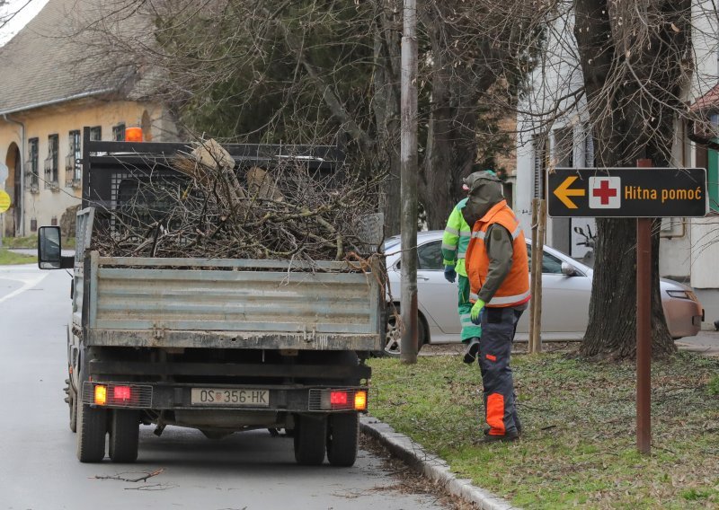 U Karlovačkoj županiji 1.500 potrošača bez struje, kvarovi se popravljaju