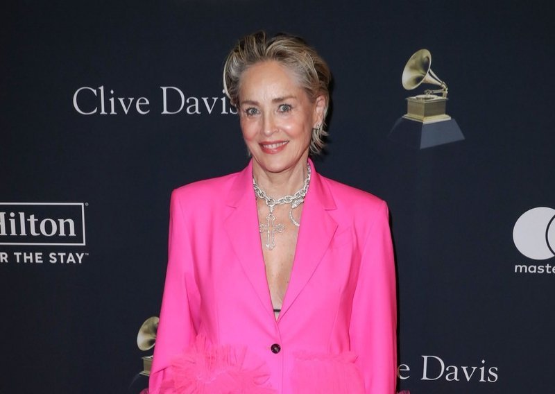 Sharon Stone pokazala kolika je frajerica: U chic odijelu zasjenila je baš sve
