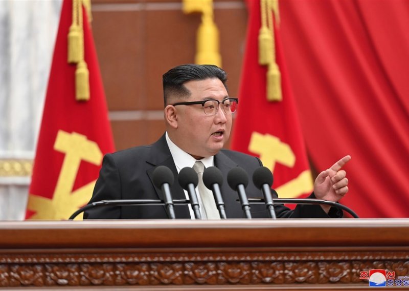 Sjeverna Koreja obećala 'proširiti i intenzivirati' vojne vježbe
