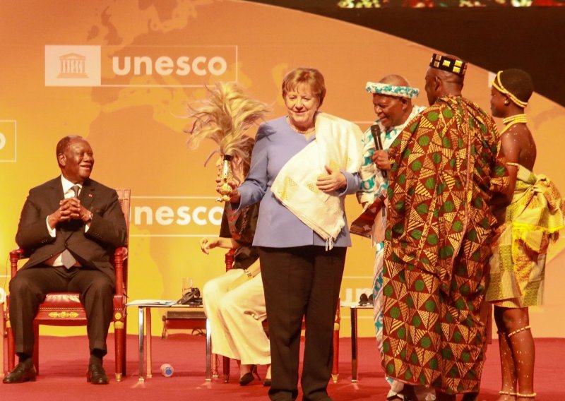 Angela Merkel primila nagradu UNESCO-a za upravljanje izbjegličkom krizom