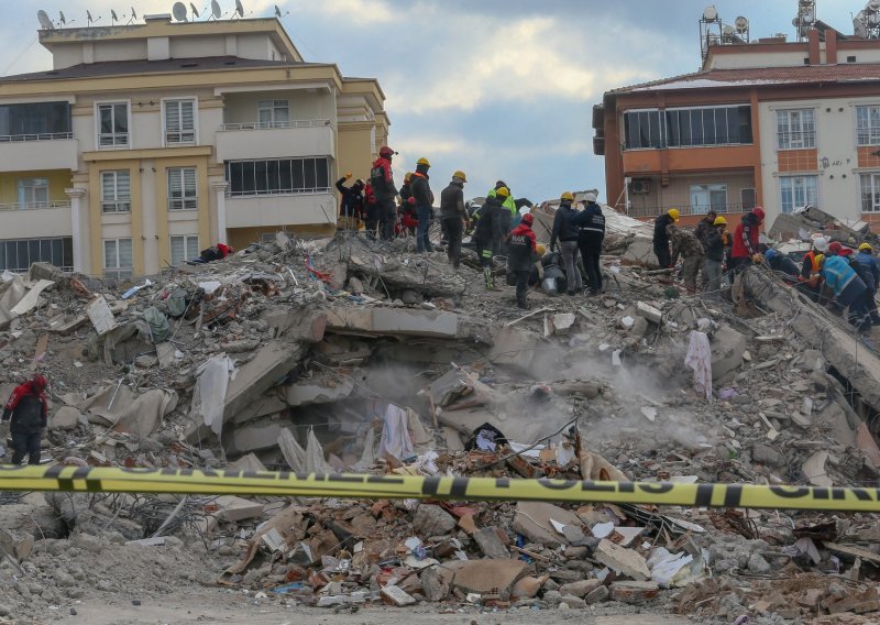 U Turskoj izdano 113 naloga za uhićenje zbog rušenja zgrada u potresu