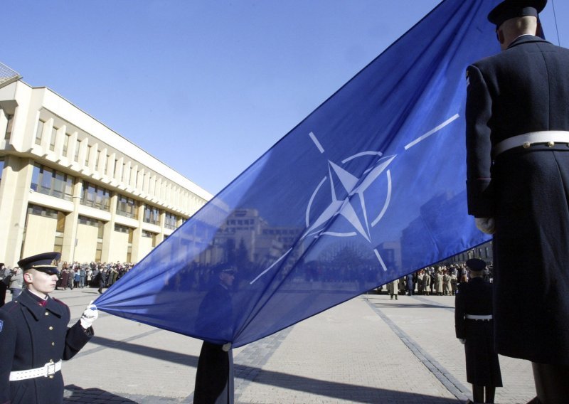 NATO osudio Putinovu nuklearnu retoriku
