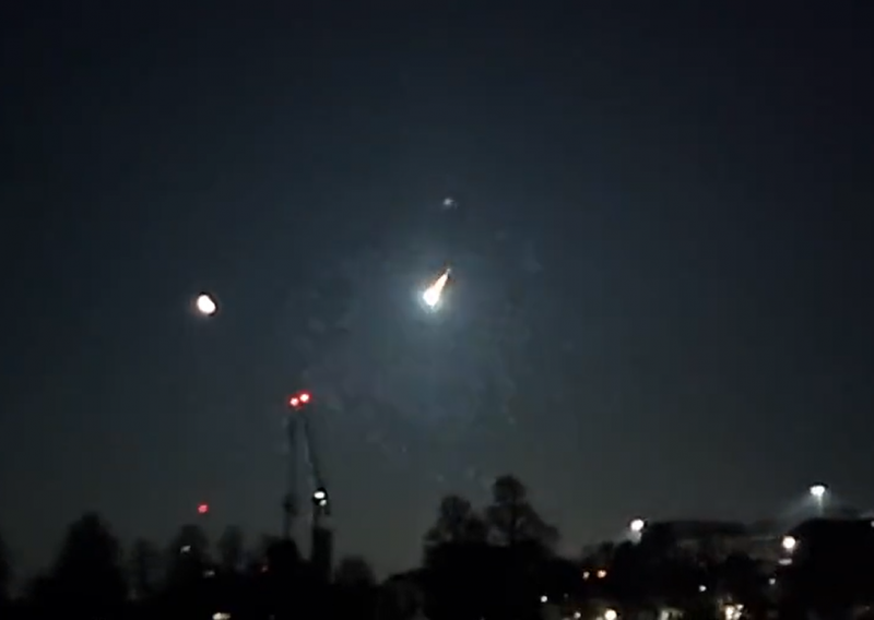 [VIDEO] Noćas je u Zemljinu atmosferu ušao asteroid, proizveo je sjajnu vatrenu kuglu