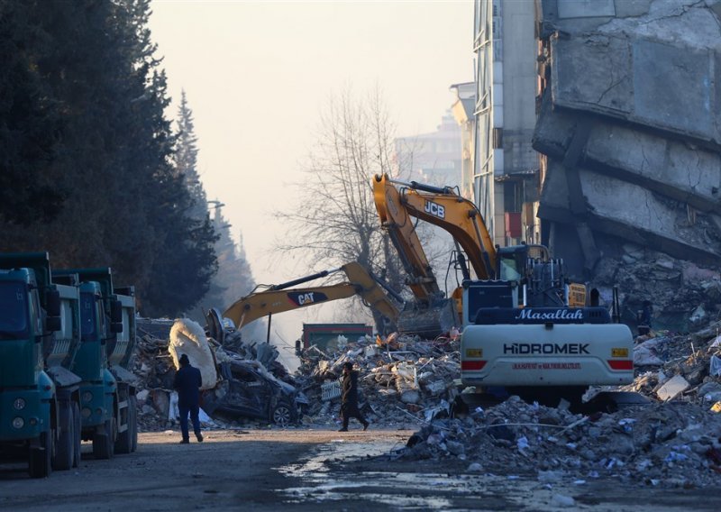 Gotovo 32.000 žrtava u Turskoj, žena spašena 203 sata nakon potresa