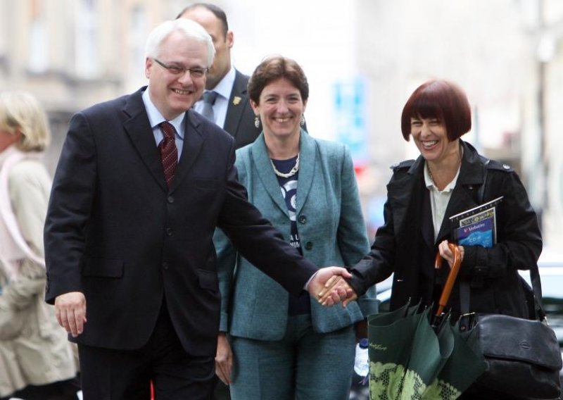 Josipović se zeznuo? Ima pravo na samo dvije plaće