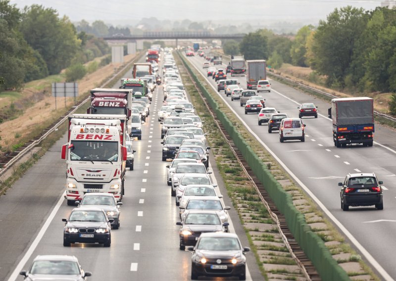 Zbog prometnih nesreća gužve na zagrebačkoj obilaznici i na Jadranskoj aveniji u smjeru zapada