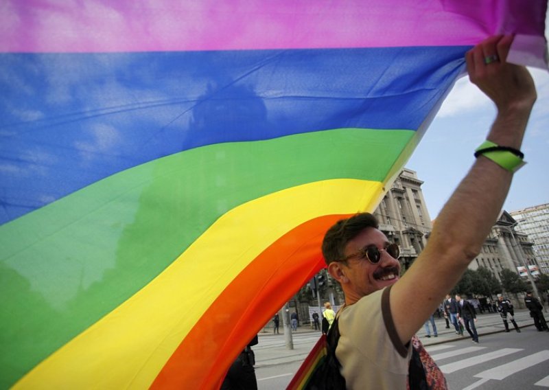 Slovenski parlament odbio raspisati referendum o gay brakovima