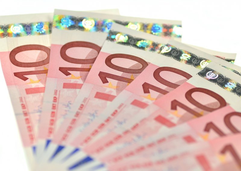 U Hrvatsku pokušao prokrijumčariti više od 800 krivotvorenih novčanica od deset eura