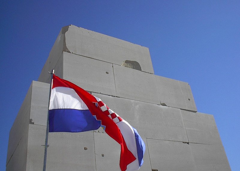 U Beogradu ukradena hrvatska zastava