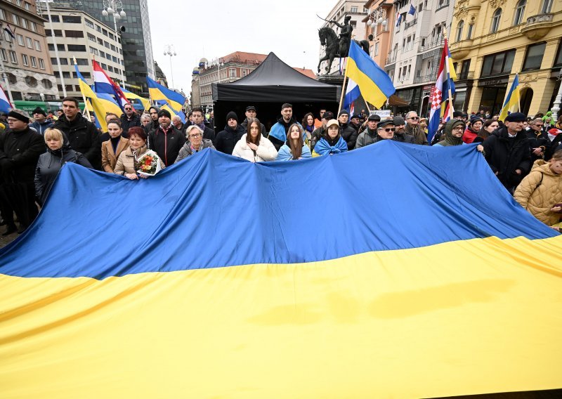 [FOTO] U Zagrebu održan skup podrške Ukrajini: Ovo su najvažnije poruke s glavnog trga