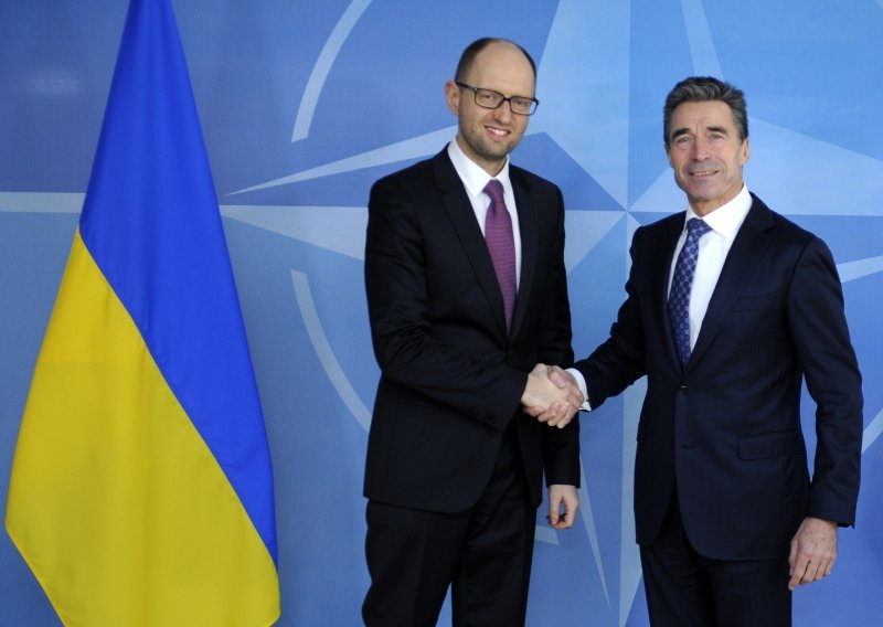 Jacenjuk traži sastanak NATO-a u Kijevu