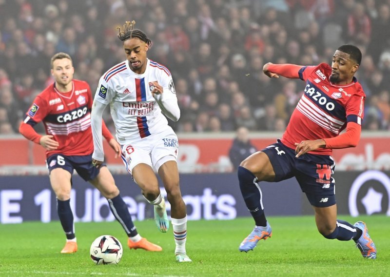 Lyon se čudesno spasio poraza na teškom gostovanju kod Lillea; Lacazette u šest minuta zabio dva gola za remi