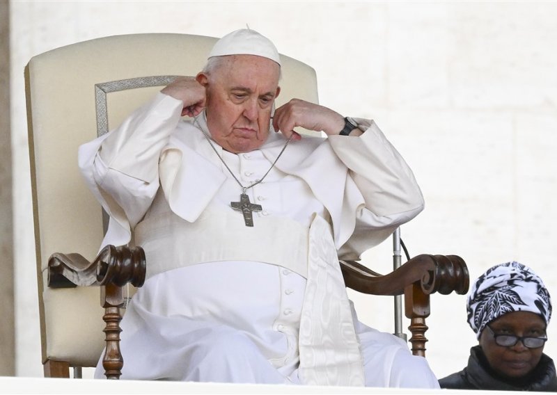 Vatikan će poslati papin govor u svemir