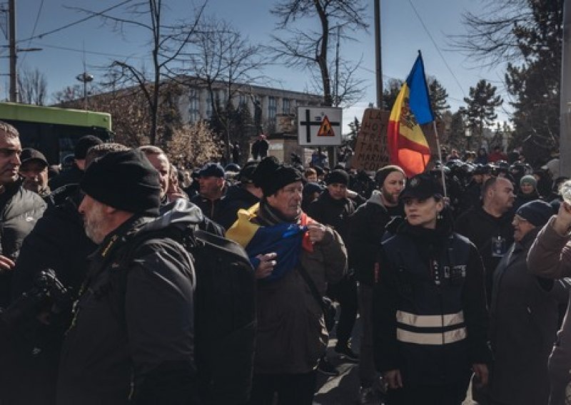Tisuće prosvjedovale protiv prozapadne vlade u Moldaviji i visokih cijena plina