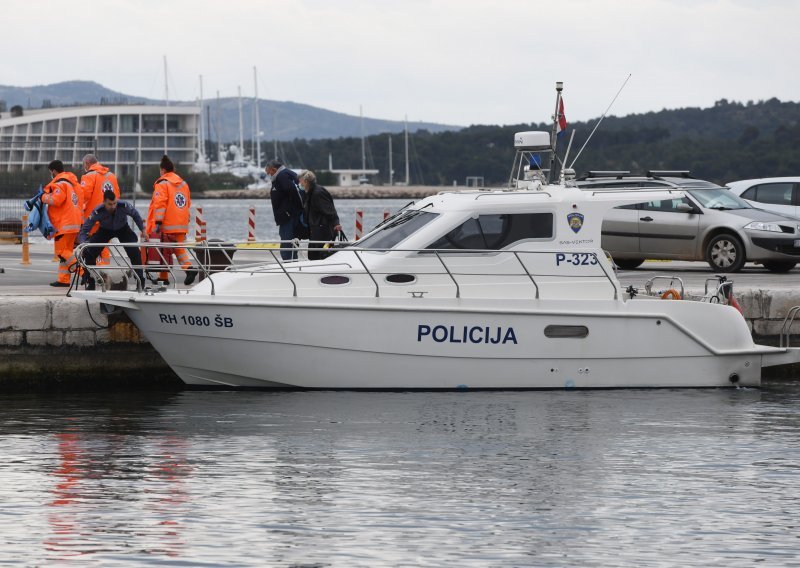Ribar kod Splita izvukao 300 kilograma težak torpedo; policija o tome nije obavijestila jer se radi o vojnoj tajni?