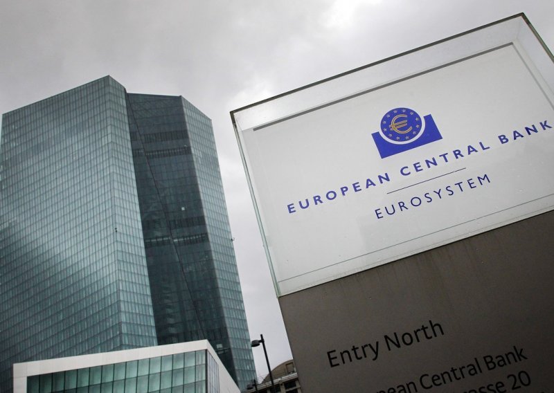Neovisni stručnjaci preporučuju ECB-u da sam provjerava rizik u bankama