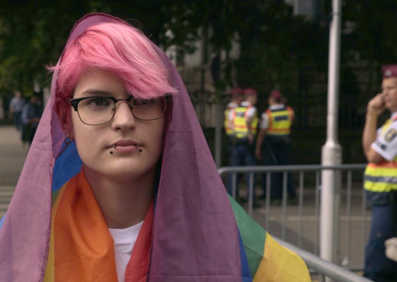 'Tobi u bojama duge' povodom Međunarodnog dana vidljivosti transrodnih osoba u klubu Dva Osam i Dokukinu KIC