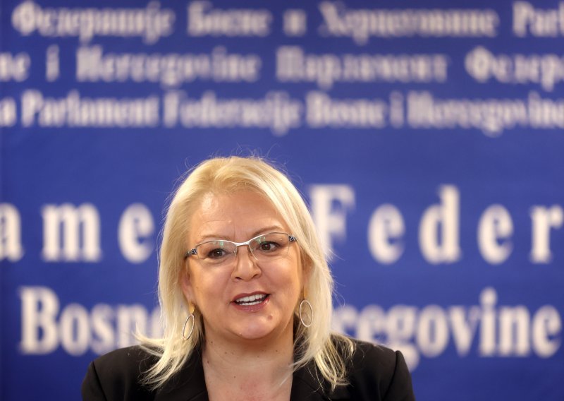 Predsjednica Federacije BiH imenovala novu vladu, čeka se što će učiniti SDA
