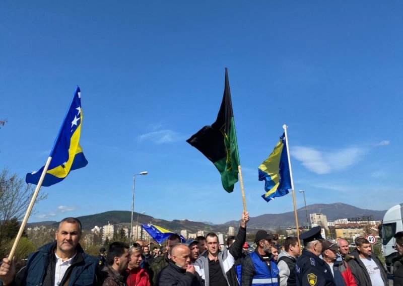 [VIDEO] Drama u BiH: Rudari u Zenici ostali bez plaća pa blokirali magistralnu cestu
