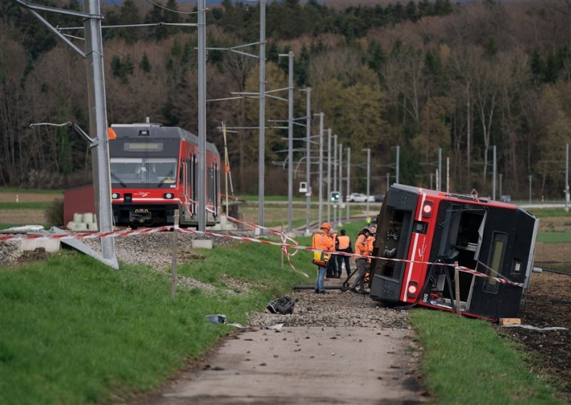 Dva vlaka iskliznula iz tračnica u Švicarskoj, ima ozlijeđenih