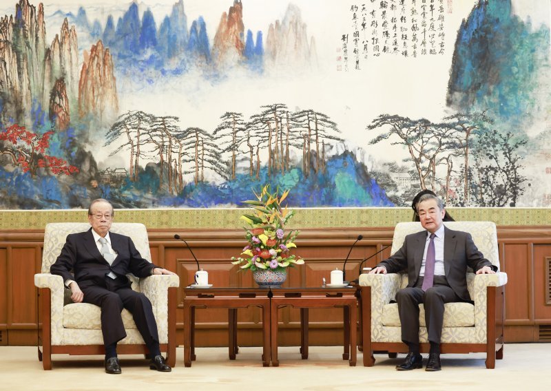 Prvi susret japanskog i kineskog šefa diplomacije nakon tri godine: Što su dogovorili?