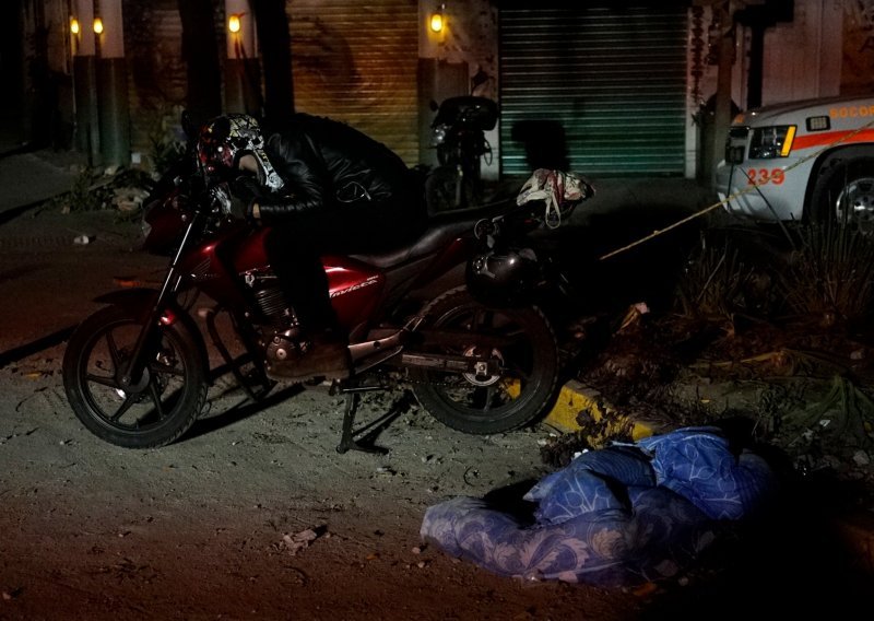 U Meksiku otet novinar, pokupili ga dok je popravljao motocikl