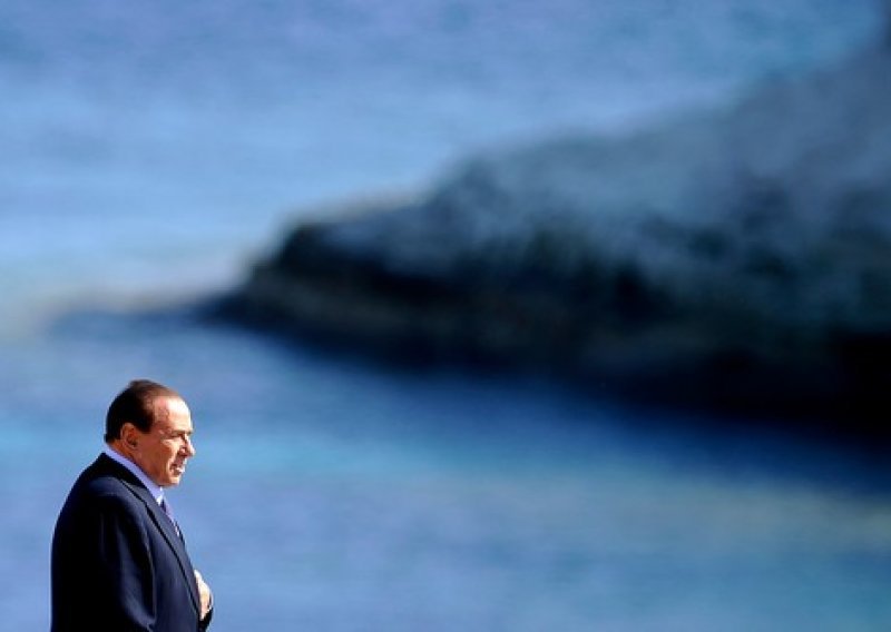 Berlusconi napustio odjel intenzivnog liječenja, ostaje u bolnici. Evo od čega pati