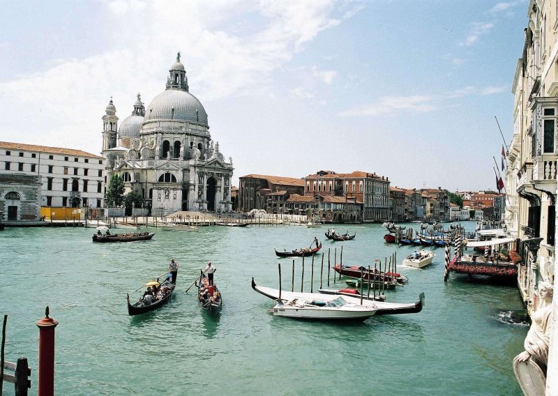 Ploveći paviljon za Venecijanski bijenale