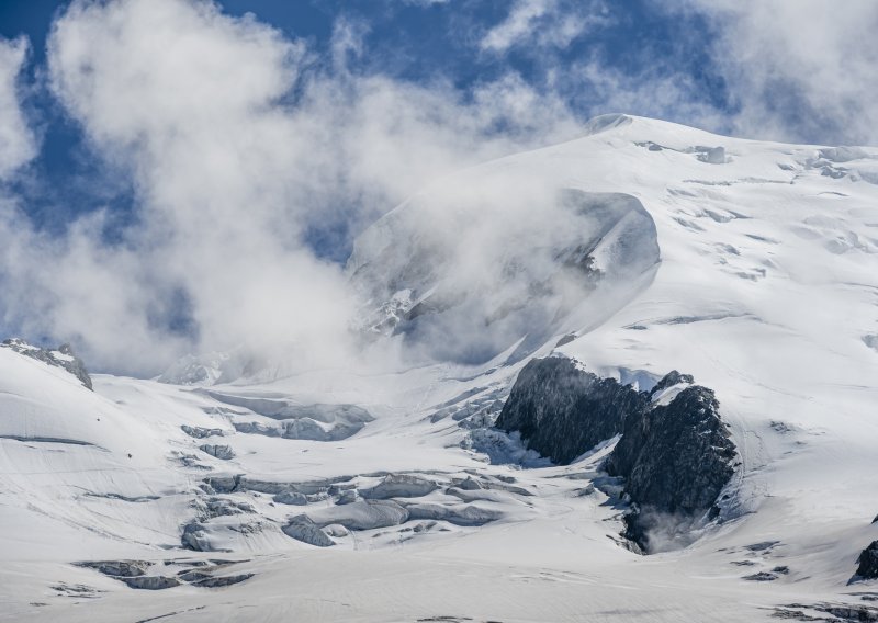 Četiri osobe poginule u lavini u Alpama