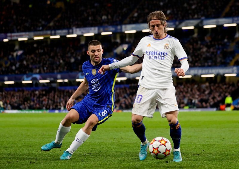 Luka Modrić na Matea Kovačića; Real Madrid dočekuje posrnuli Chelsea
