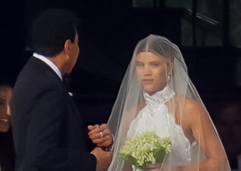 Elegancija i jednostavnost: Evo u kakvoj vjenčanici je blistala kći Lionela Richieja