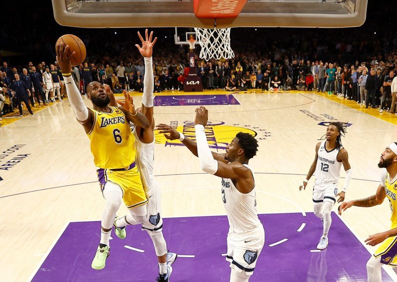 Luda utakmica u Los Angelesu; Lakersi slavili, LeBron James do učinka karijere!