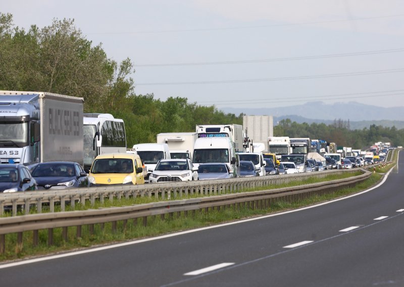 Gužve na autocesti: Kolona na A2 između Zaprešića i Zagreba 7 km