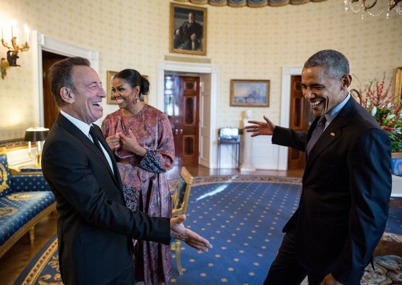 Michelle Obama zapjevala s Bruceom Springsteenom na pozornici