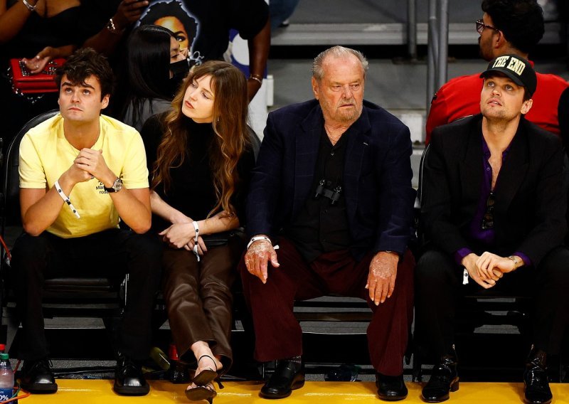 Jack Nicholson nakon dugo vremena u javnosti: Sa sinom Rayom pratio omiljene Lakerse