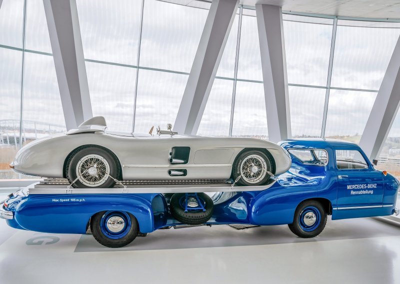 'Plavo čudo': Transporter trkaćih automobila velike brzine Mercedes-Benza iz 1955.