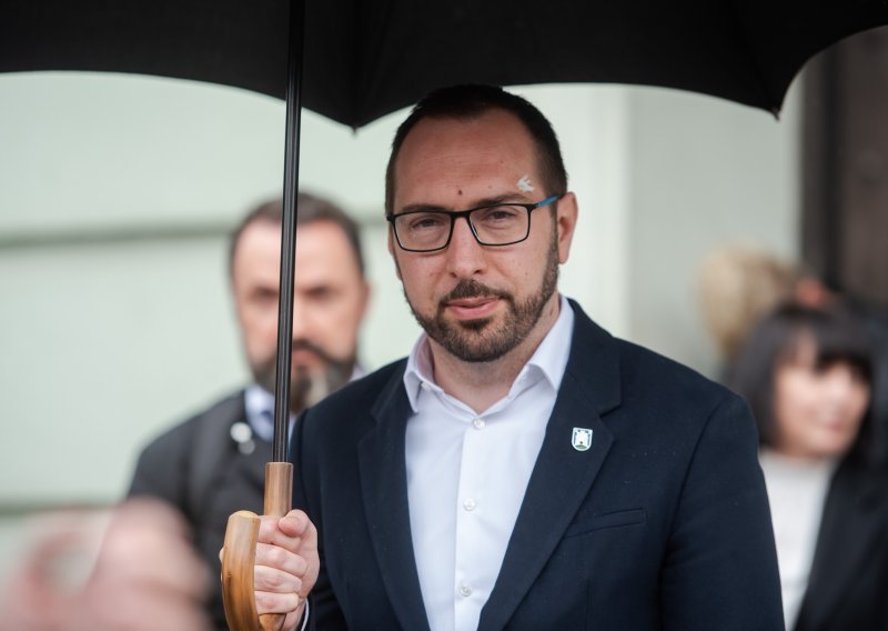 Tomašević: Policijski očevid će utvrditi okolnosti urušavanja skele