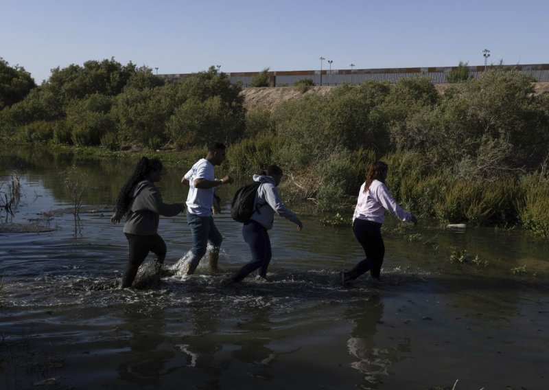 SAD šalje 1500 vojnika za pomoć u suzbijanju ilegalne migracije