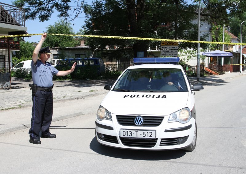 Policija uhitila mladića koji je u Bihaću prijetio beogradskim scenarijem