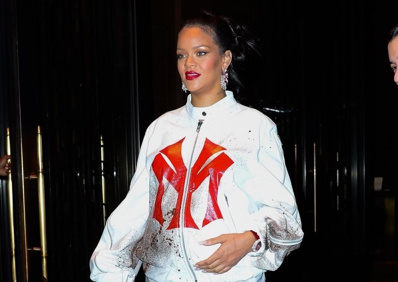 To samo ona može: Rihanna oduševila spajanjem naizgled nespojivih komada