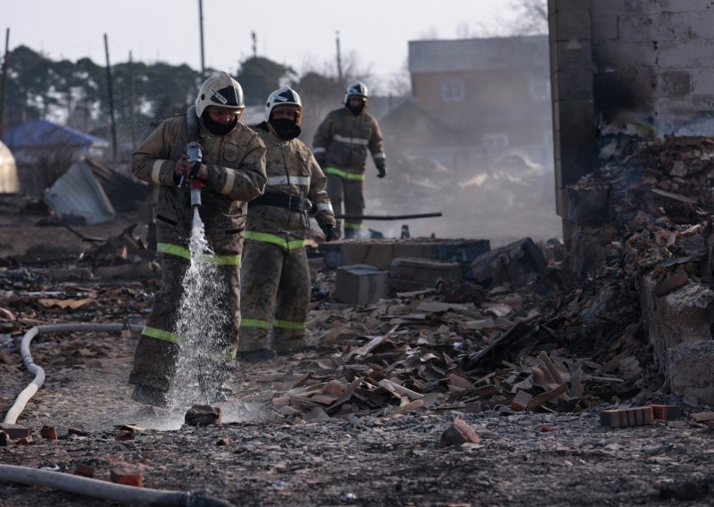 Požari na Uralu proširili se na naselja, poginulo četvero ljudi